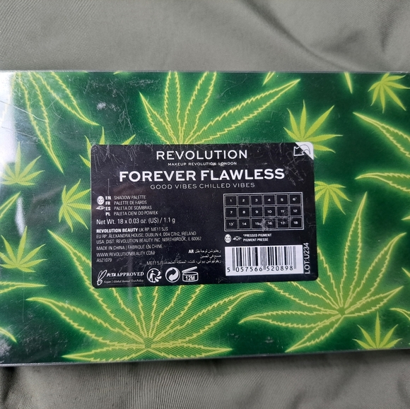 Forever Flawless Good Vibes chilled Vibes "Shawdow Palette" - Picture 2 of 2